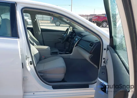 2017 Toyota Camry Le z USA, uszkodzony, nr VIN 4T1BF1FK0HU704706